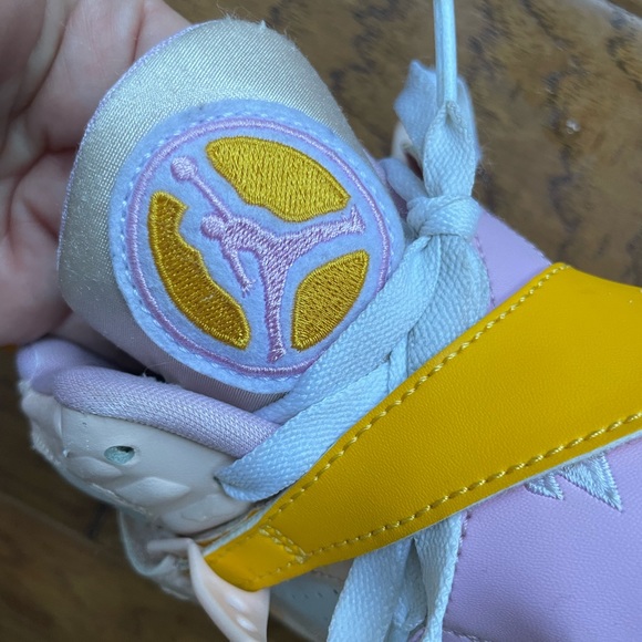 Back to school - like new girl’s AIR JORDAN 8 RETRO GS
"Arctic Punch" in size 4 - Picture 4 of 10